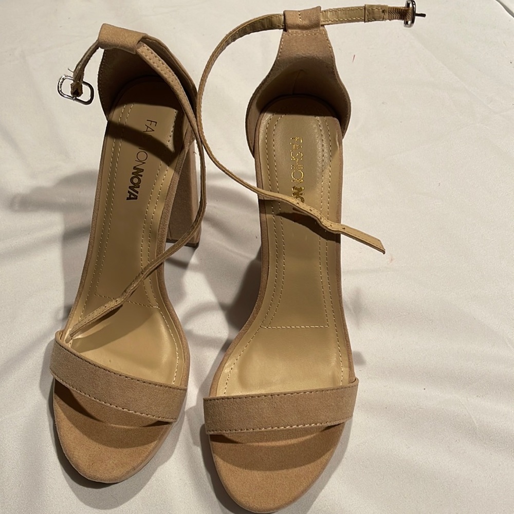 NWT Nude block heel sandals